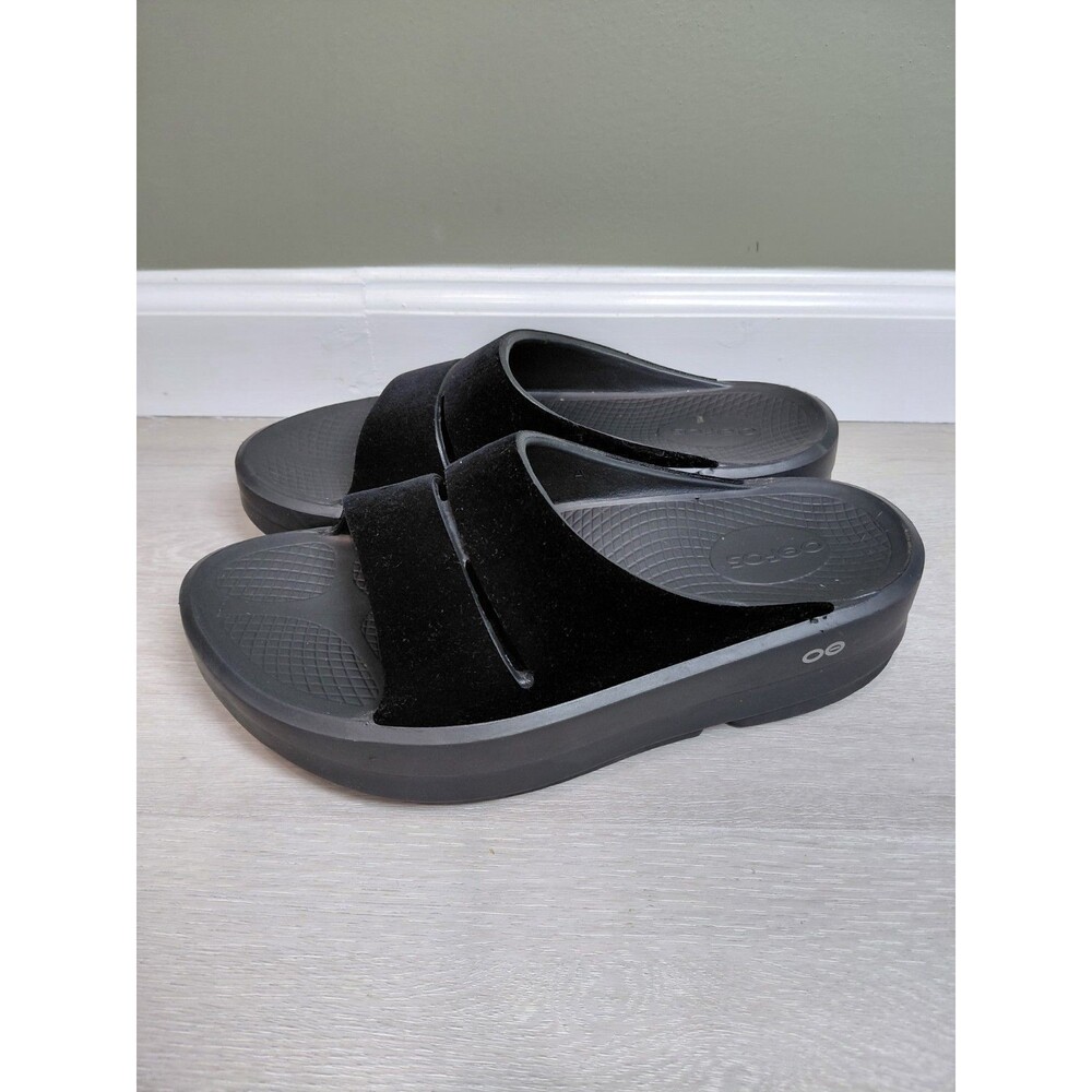 OOFOS OOmega OOahh Ltd Posh Black Velvet Stacked Platform Sandals Women Size 10